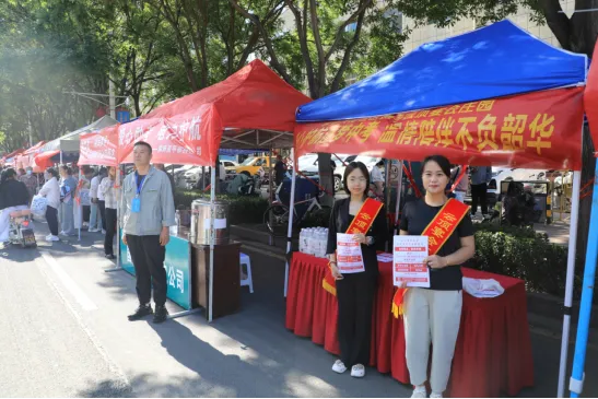 少年加油冲!中考首日开考,多图现场直击→-第17张图片-四季读书网 少年加油冲!中考首日开考,多图现场直击→-第17张图片-四季读书网