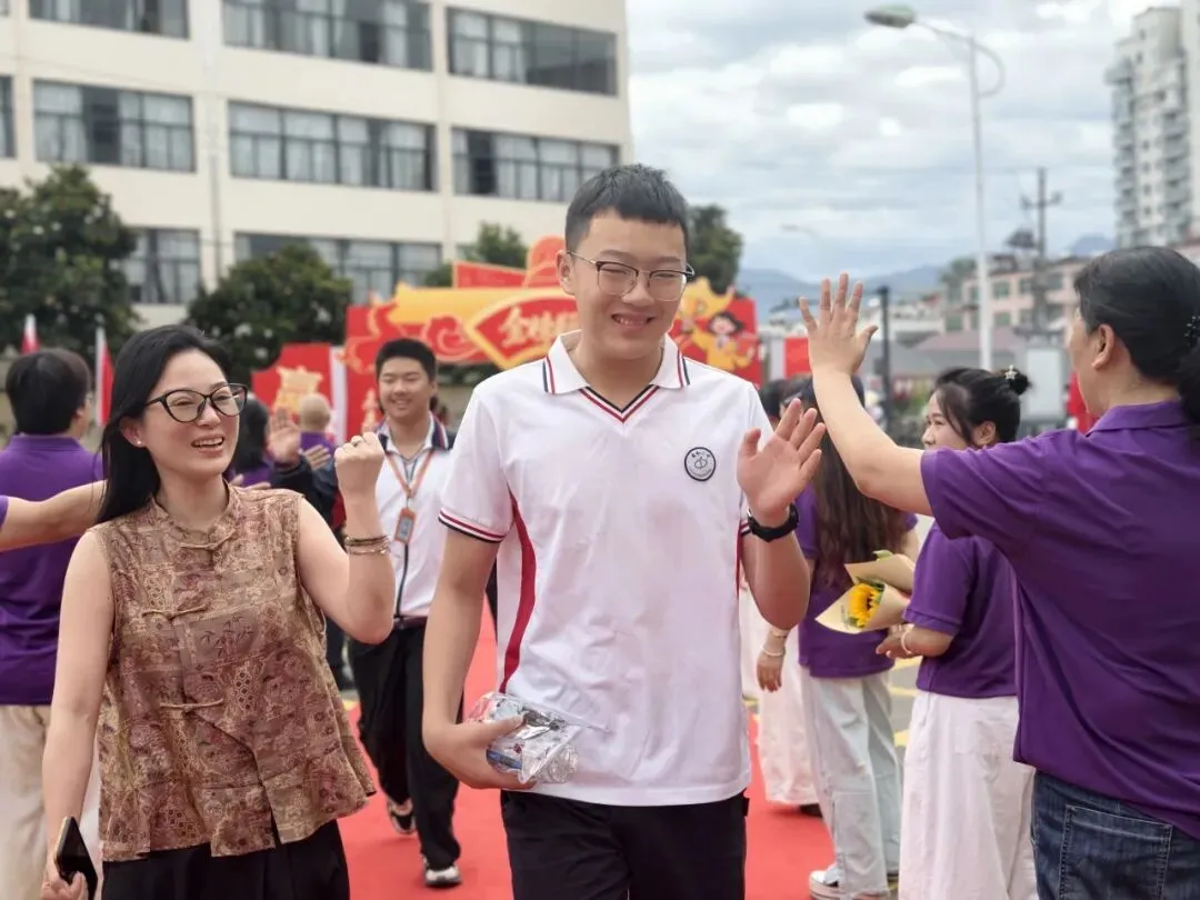 “紫”定行!二中学子,中考加油!-第7张图片-四季读书网 “紫”定行!二中学子,中考加油!-第7张图片-四季读书网