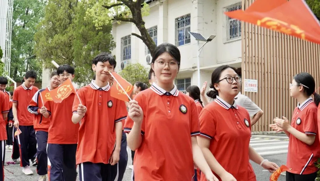 【中考加油】执笔逐梦·奔赴山海——城固县恒博实验学校中考送考仪式纪实-第19张图片-四季读书网 【中考加油】执笔逐梦·奔赴山海——城固县恒博实验学校中考送考仪式纪实-第19张图片-四季读书网
