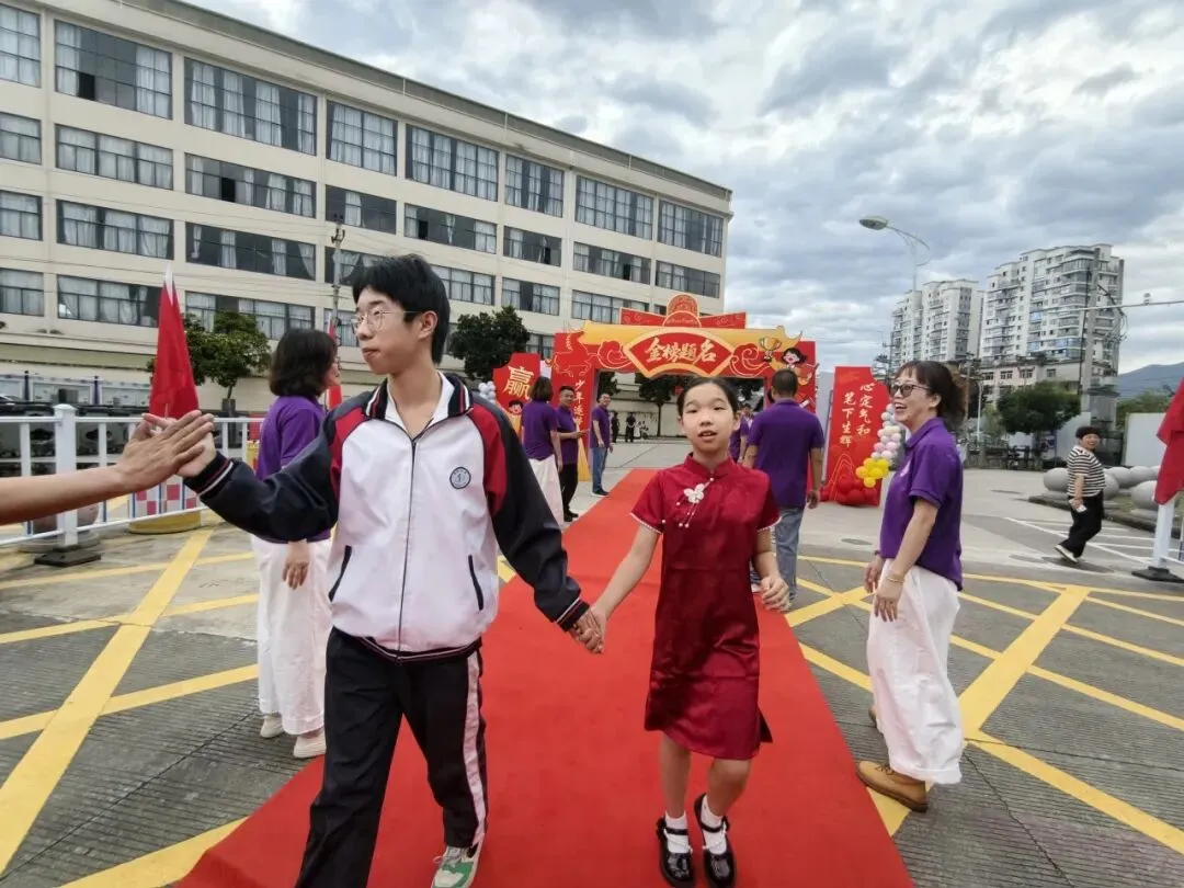 “紫”定行!二中学子,中考加油!-第9张图片-四季读书网 “紫”定行!二中学子,中考加油!-第9张图片-四季读书网