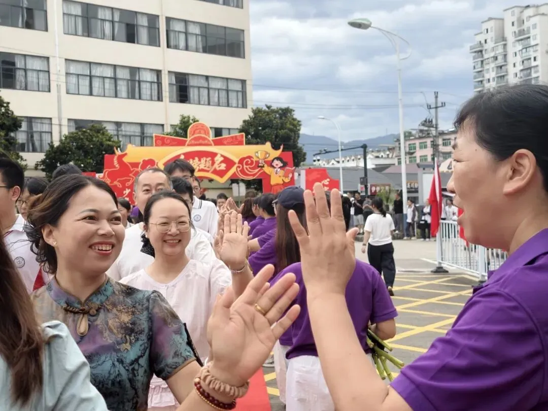 “紫”定行!二中学子,中考加油!-第10张图片-四季读书网 “紫”定行!二中学子,中考加油!-第10张图片-四季读书网