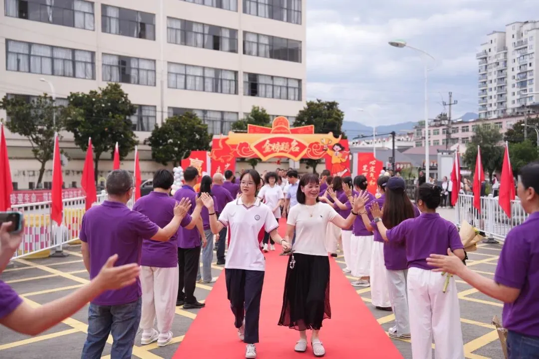 “紫”定行!二中学子,中考加油!-第11张图片-四季读书网 “紫”定行!二中学子,中考加油!-第11张图片-四季读书网