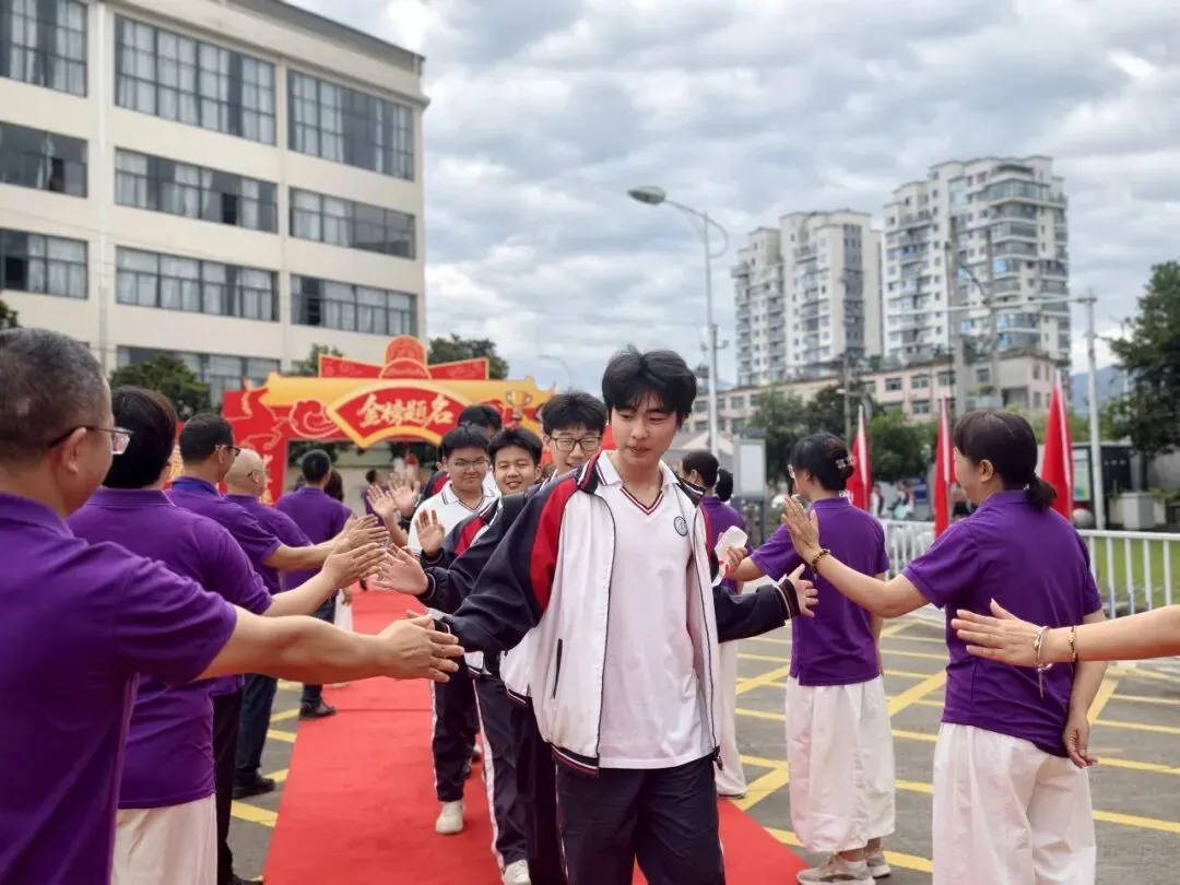“紫”定行!二中学子,中考加油!-第14张图片-四季读书网 “紫”定行!二中学子,中考加油!-第14张图片-四季读书网