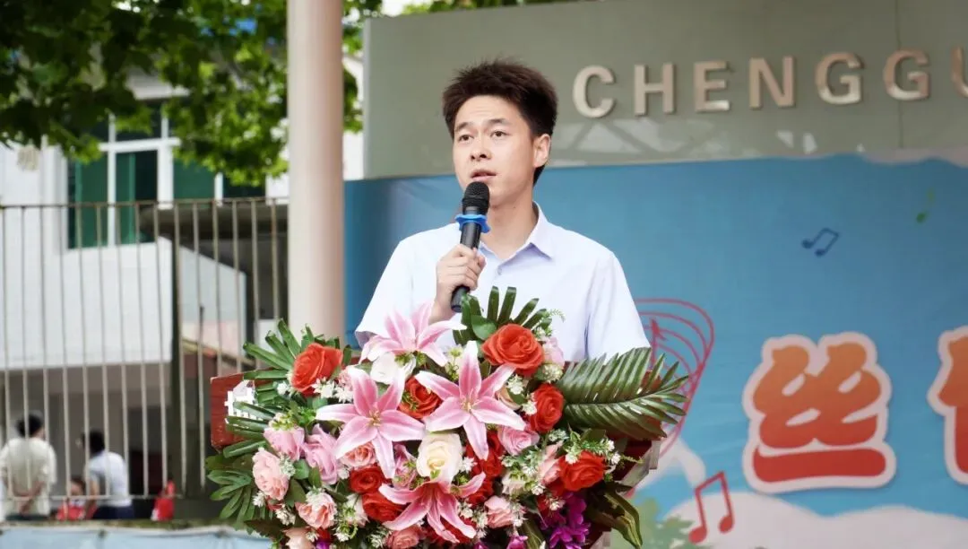 【中考加油】执笔逐梦·奔赴山海——城固县恒博实验学校中考送考仪式纪实-第34张图片-四季读书网 【中考加油】执笔逐梦·奔赴山海——城固县恒博实验学校中考送考仪式纪实-第34张图片-四季读书网