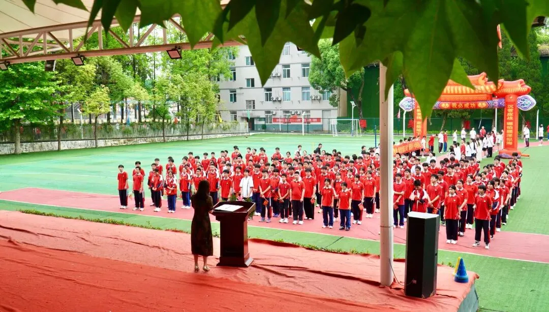 【中考加油】执笔逐梦·奔赴山海——城固县恒博实验学校中考送考仪式纪实-第41张图片-四季读书网 【中考加油】执笔逐梦·奔赴山海——城固县恒博实验学校中考送考仪式纪实-第41张图片-四季读书网