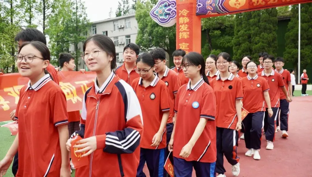 【中考加油】执笔逐梦·奔赴山海——城固县恒博实验学校中考送考仪式纪实-第48张图片-四季读书网 【中考加油】执笔逐梦·奔赴山海——城固县恒博实验学校中考送考仪式纪实-第48张图片-四季读书网