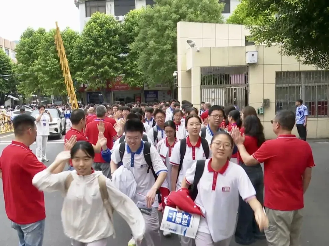 中考开考,今天的主角是他们-第4张图片-四季读书网 中考开考,今天的主角是他们-第4张图片-四季读书网