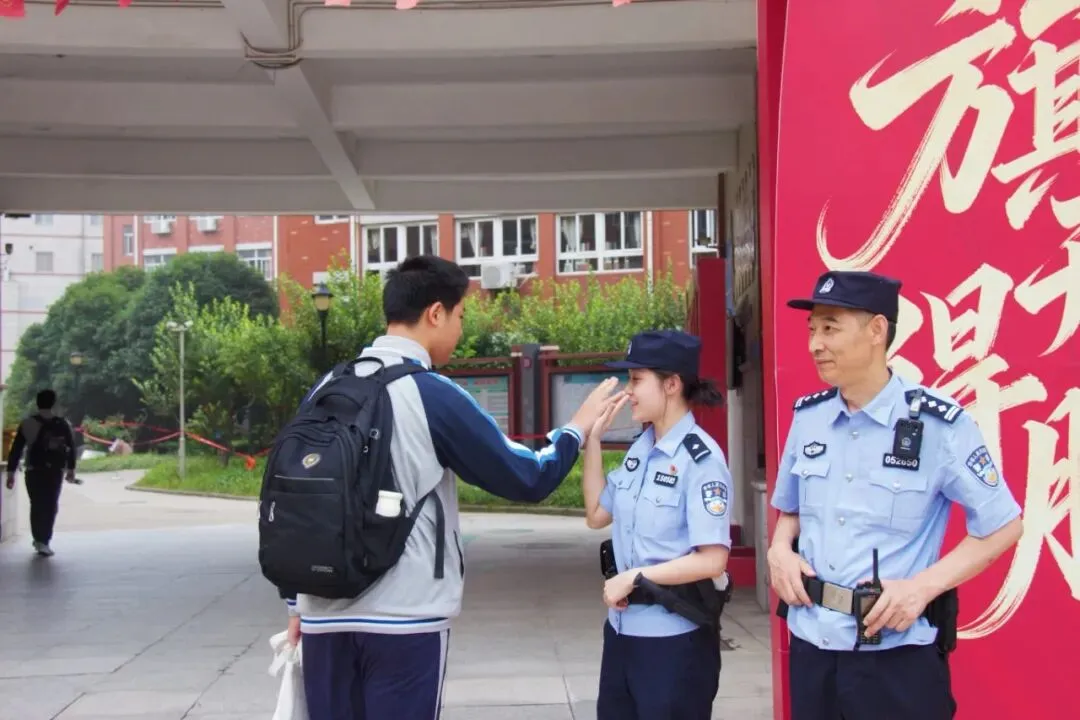 中考圆满落幕,常州公安护考交卷!-第3张图片-四季读书网 中考圆满落幕,常州公安护考交卷!-第3张图片-四季读书网