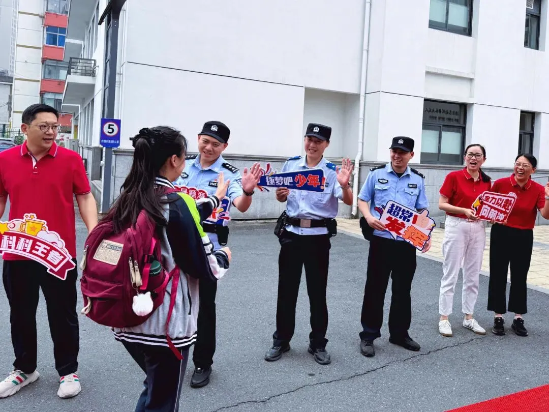 中考圆满落幕,常州公安护考交卷!-第4张图片-四季读书网 中考圆满落幕,常州公安护考交卷!-第4张图片-四季读书网