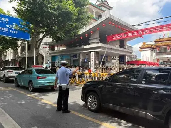 护航中考 交警同行-第4张图片-四季读书网 护航中考 交警同行-第4张图片-四季读书网