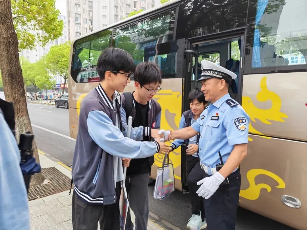 中考圆满落幕,常州公安护考交卷!-第10张图片-四季读书网 中考圆满落幕,常州公安护考交卷!-第10张图片-四季读书网