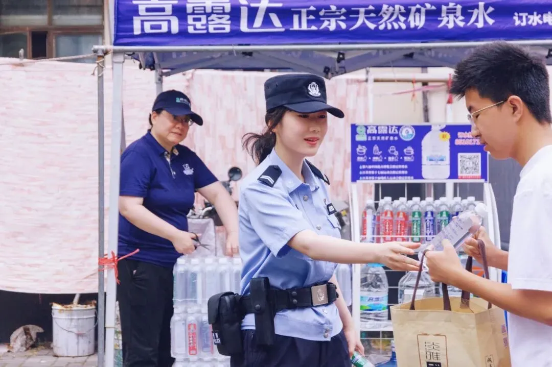 中考圆满落幕,常州公安护考交卷!-第13张图片-四季读书网 中考圆满落幕,常州公安护考交卷!-第13张图片-四季读书网