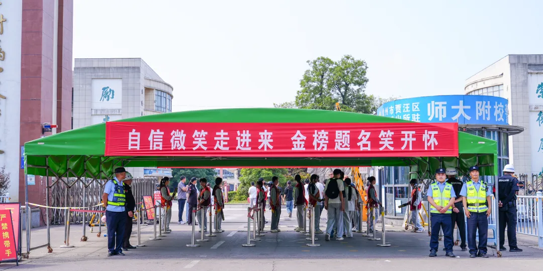 中考落幕!贾汪公安全程护航,圆满交卷!-第5张图片-四季读书网