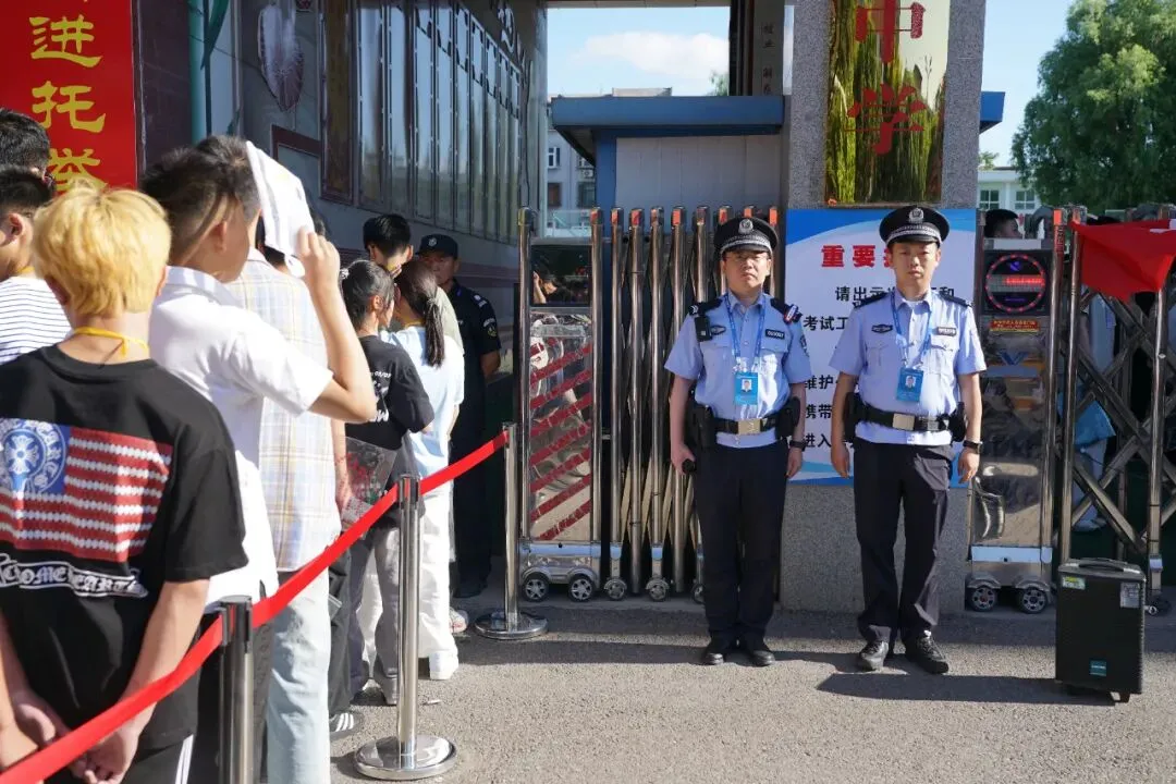 中考首日 忻州公安温情护航-第4张图片-四季读书网 中考首日 忻州公安温情护航-第4张图片-四季读书网