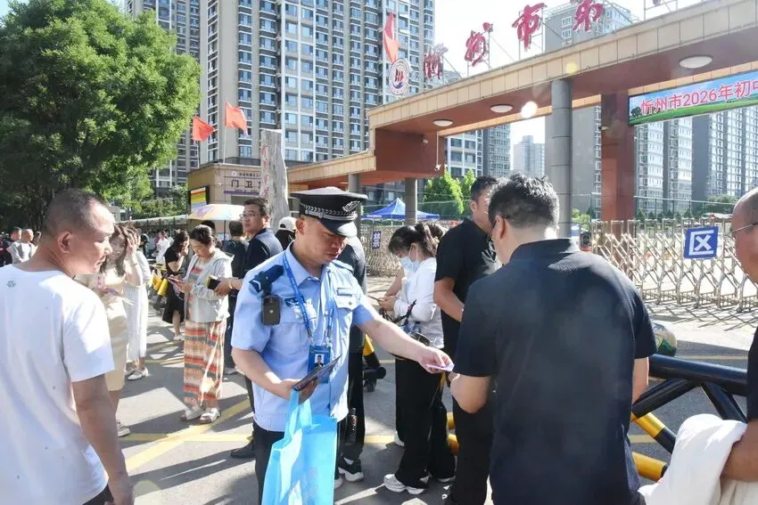 中考首日 忻州公安温情护航-第9张图片-四季读书网 中考首日 忻州公安温情护航-第9张图片-四季读书网