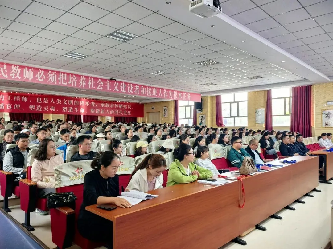 【护航中考】共和县教育局召开2026年中考考务培训会-第2张图片-四季读书网