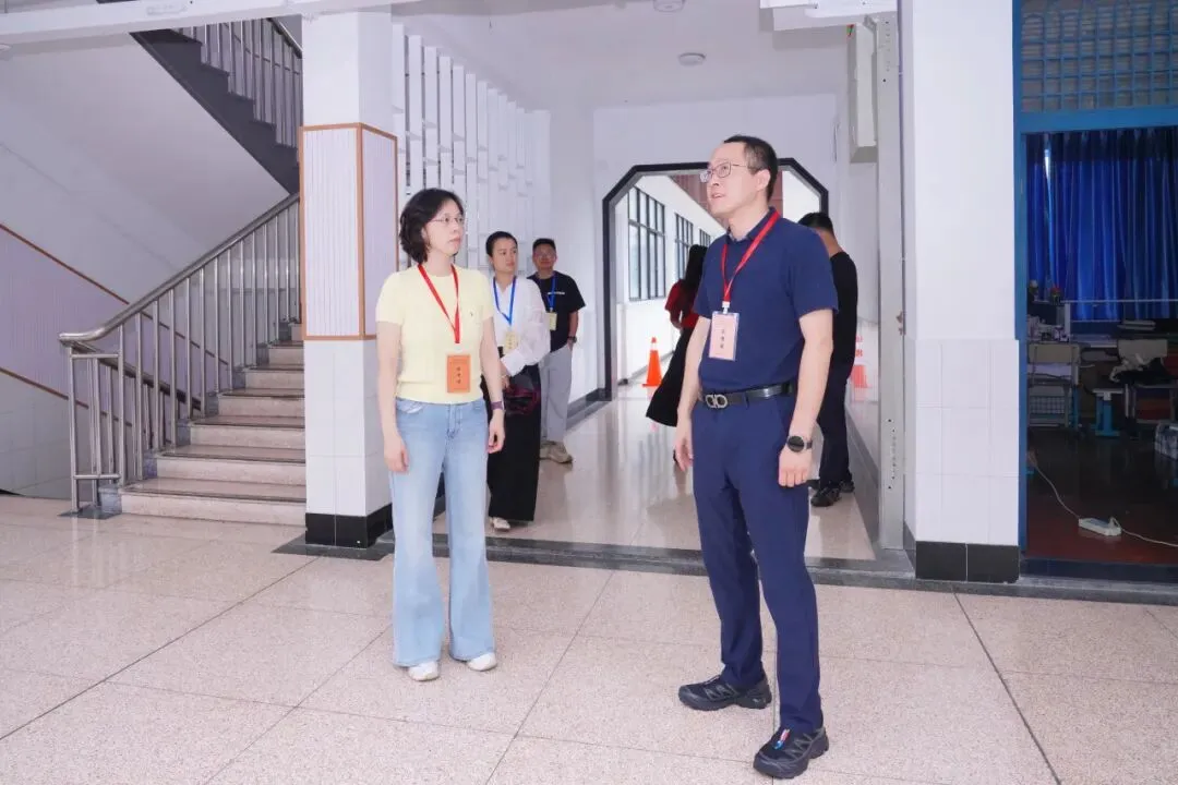 中考现场直击:暖心护考,此战必胜-第16张图片-四季读书网 中考现场直击:暖心护考,此战必胜-第16张图片-四季读书网
