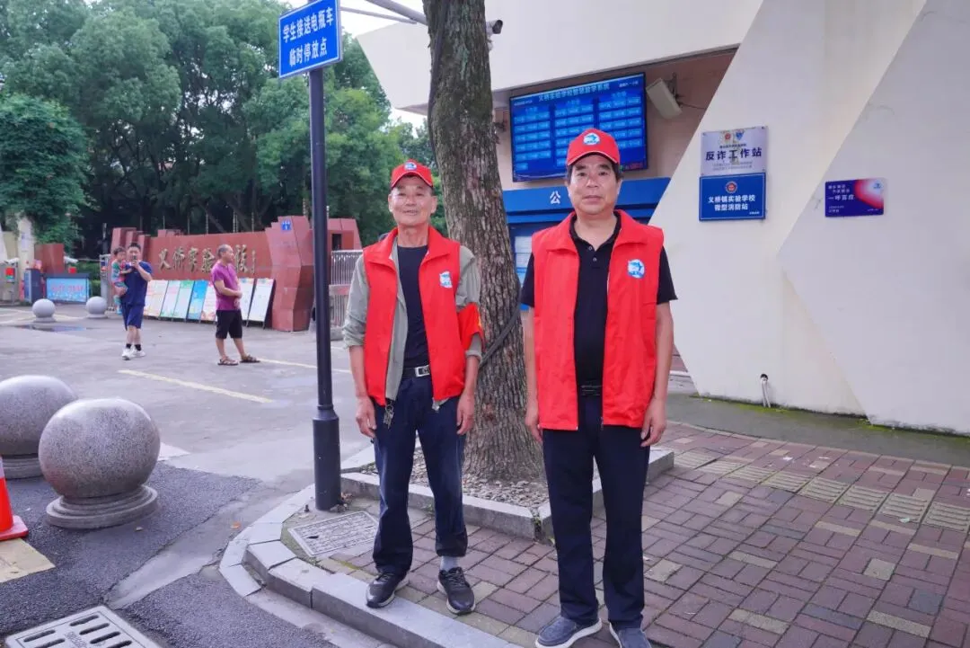 中考现场直击:暖心护考,此战必胜-第22张图片-四季读书网 中考现场直击:暖心护考,此战必胜-第22张图片-四季读书网