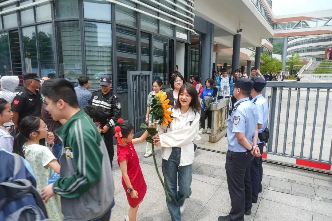 护航中考,舟山公安“粽”在身边-第7张图片-四季读书网 护航中考,舟山公安“粽”在身边-第7张图片-四季读书网