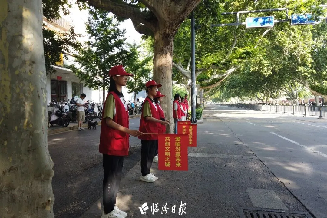 临汾中考考场外的“守护者”!-第8张图片-四季读书网 临汾中考考场外的“守护者”!-第8张图片-四季读书网