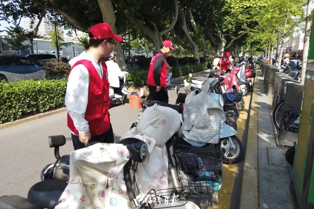 临汾中考考场外的“守护者”!-第9张图片-四季读书网 临汾中考考场外的“守护者”!-第9张图片-四季读书网
