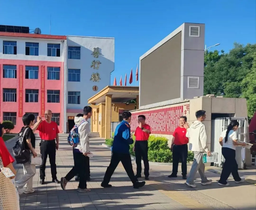 【中考首日·附中加油】笔墨藏山海 前路尽向阳-第4张图片-四季读书网 【中考首日·附中加油】笔墨藏山海 前路尽向阳-第4张图片-四季读书网