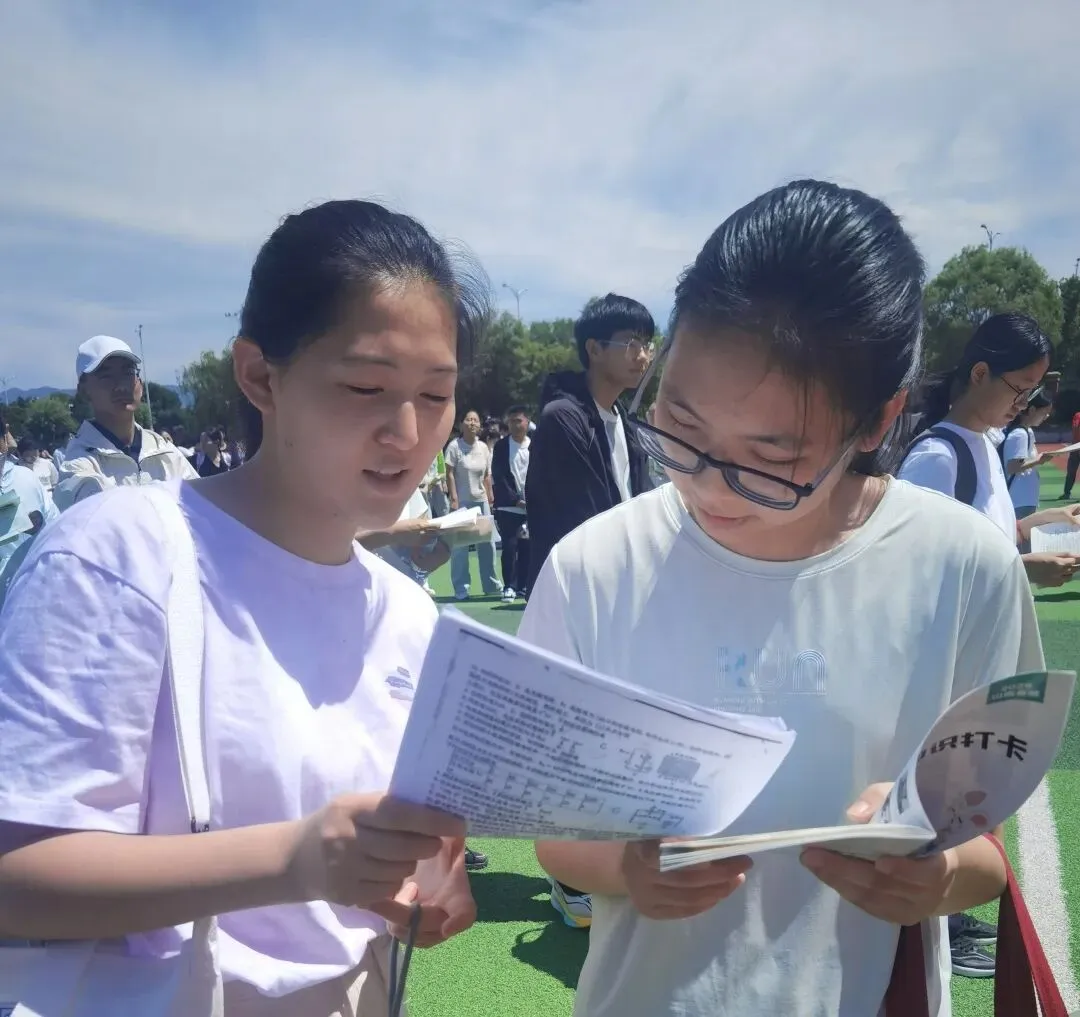 【中考首日·附中加油】笔墨藏山海 前路尽向阳-第8张图片-四季读书网 【中考首日·附中加油】笔墨藏山海 前路尽向阳-第8张图片-四季读书网