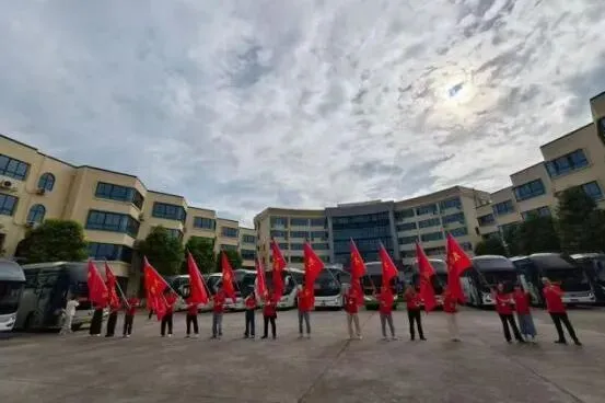 浙江中考平稳开考,58万余名考生从容应考-第5张图片-四季读书网 浙江中考平稳开考,58万余名考生从容应考-第5张图片-四季读书网