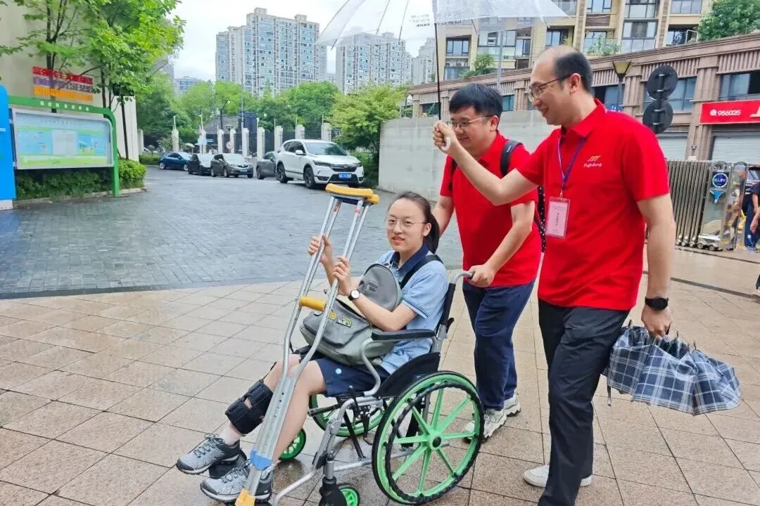 浙江中考平稳开考,58万余名考生从容应考-第13张图片-四季读书网 浙江中考平稳开考,58万余名考生从容应考-第13张图片-四季读书网