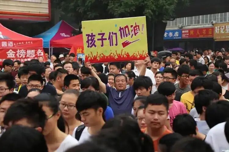 中考这天,广播里响起《起风了》-第1张图片-四季读书网 中考这天,广播里响起《起风了》-第1张图片-四季读书网