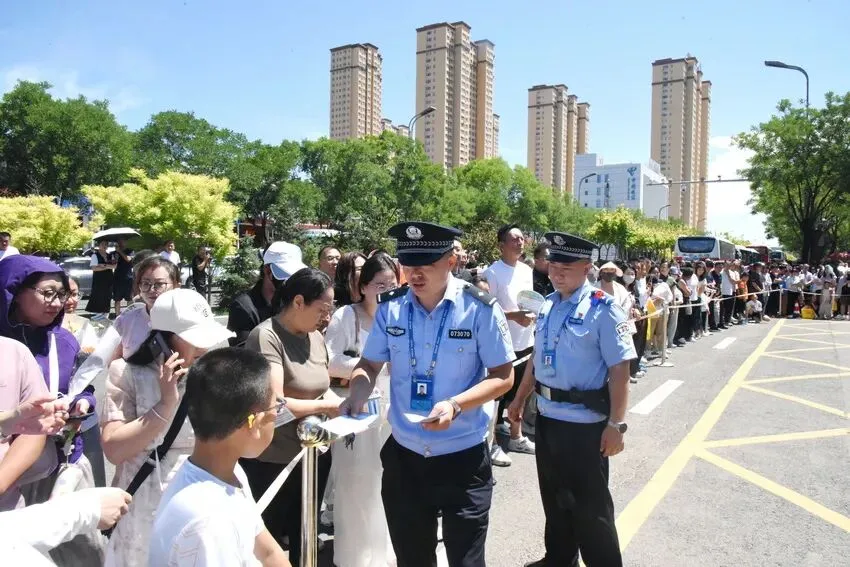 中考首日,山西公安与37万考生同赴考-第7张图片-四季读书网