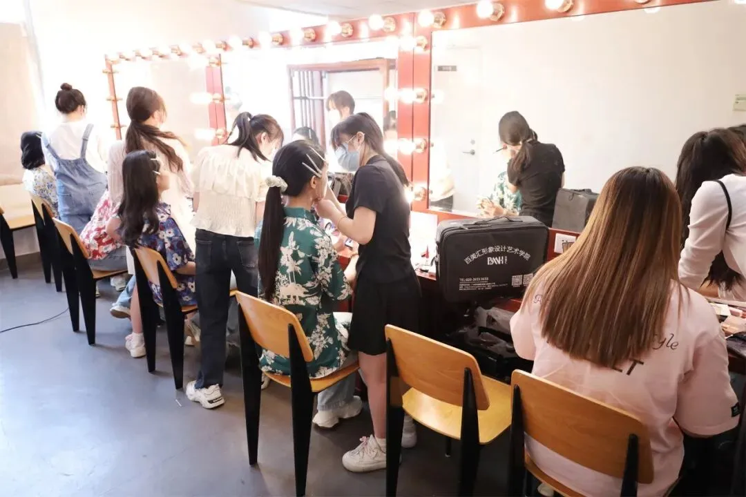 【择校指南】中考后,如何选校?这6点家长们一定要注意!-第19张图片-四季读书网