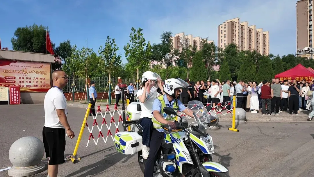 中考首日,山西公安与37万考生同赴考-第15张图片-四季读书网