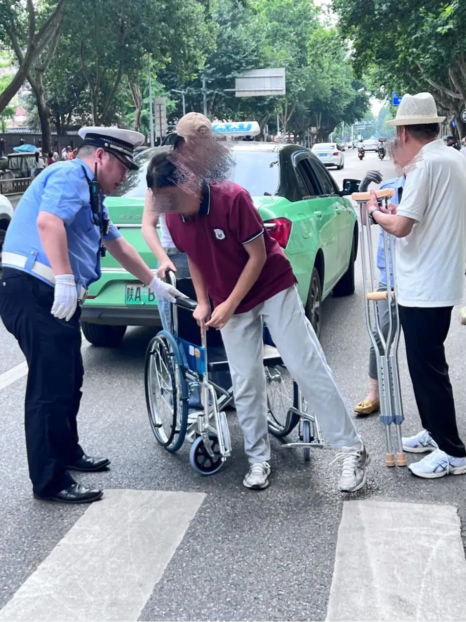 护航“十五五” | 护航中考 西安公安全程守护-第11张图片-四季读书网 护航“十五五” | 护航中考 西安公安全程守护-第11张图片-四季读书网