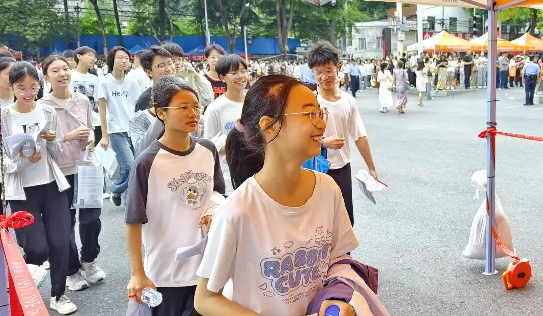 现场直击!今日荆门中考,这一幕幕令人动容...-第10张图片-四季读书网 现场直击!今日荆门中考,这一幕幕令人动容...-第10张图片-四季读书网