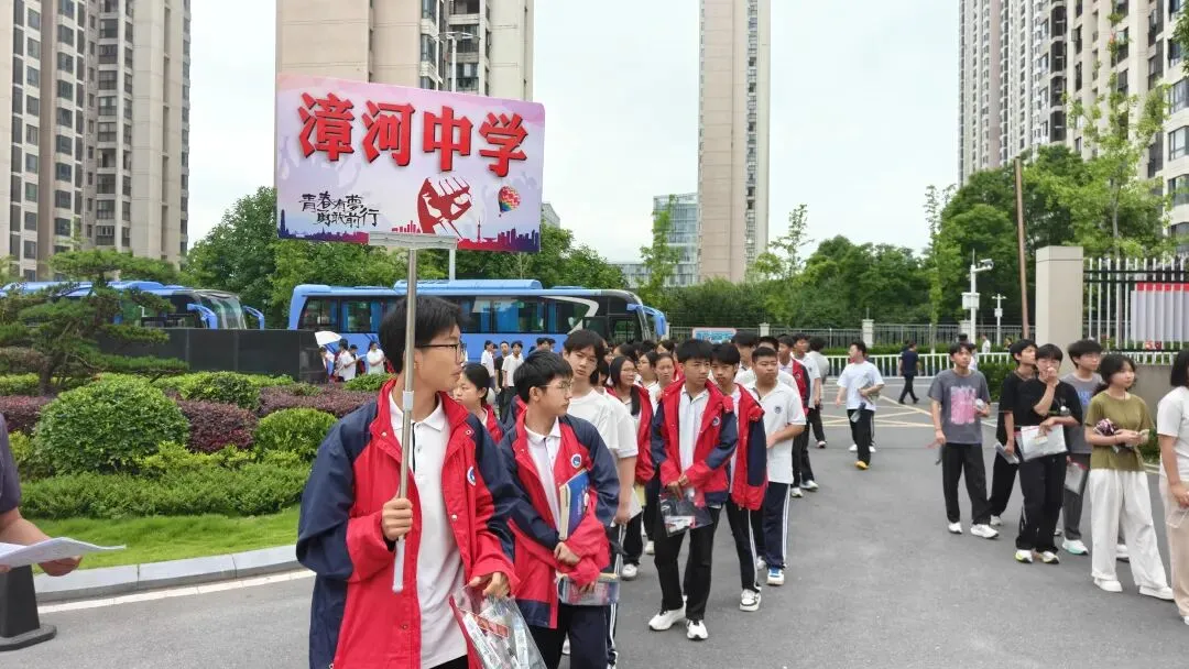 现场直击!今日荆门中考,这一幕幕令人动容...-第13张图片-四季读书网 现场直击!今日荆门中考,这一幕幕令人动容...-第13张图片-四季读书网