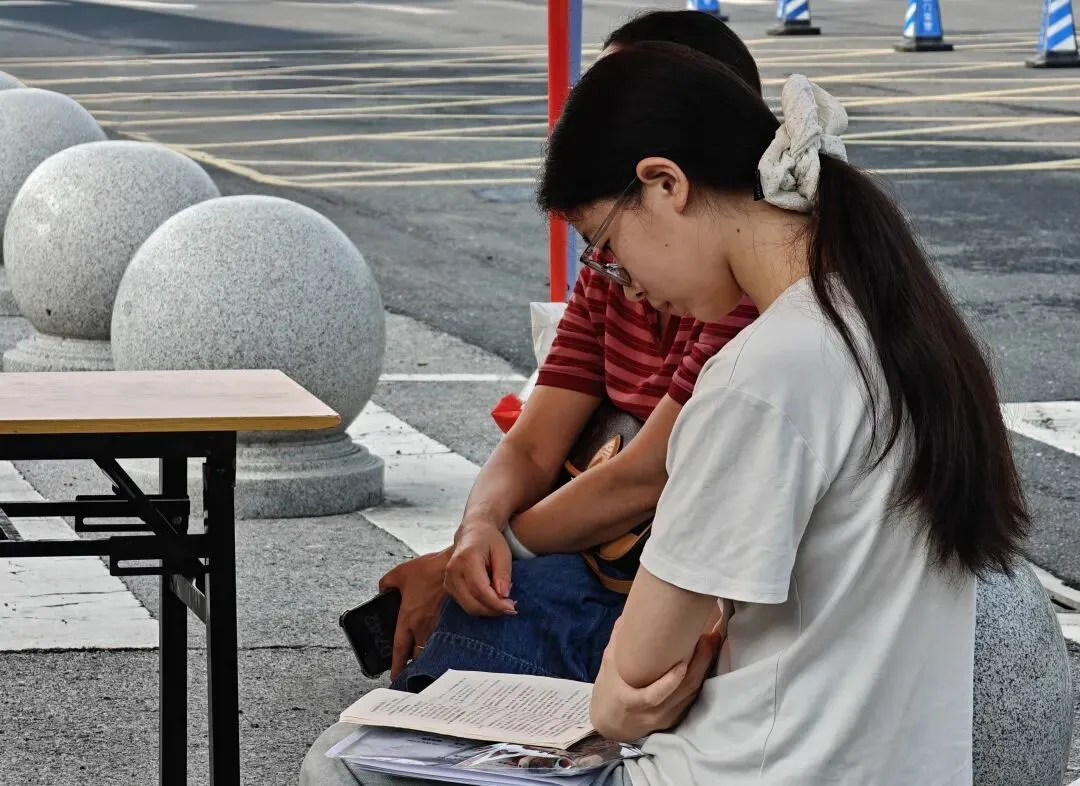 现场直击!今日荆门中考,这一幕幕令人动容...-第16张图片-四季读书网 现场直击!今日荆门中考,这一幕幕令人动容...-第16张图片-四季读书网