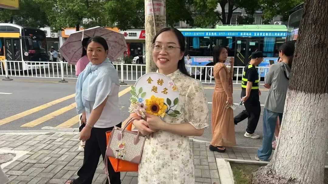 现场直击!今日荆门中考,这一幕幕令人动容...-第32张图片-四季读书网 现场直击!今日荆门中考,这一幕幕令人动容...-第32张图片-四季读书网