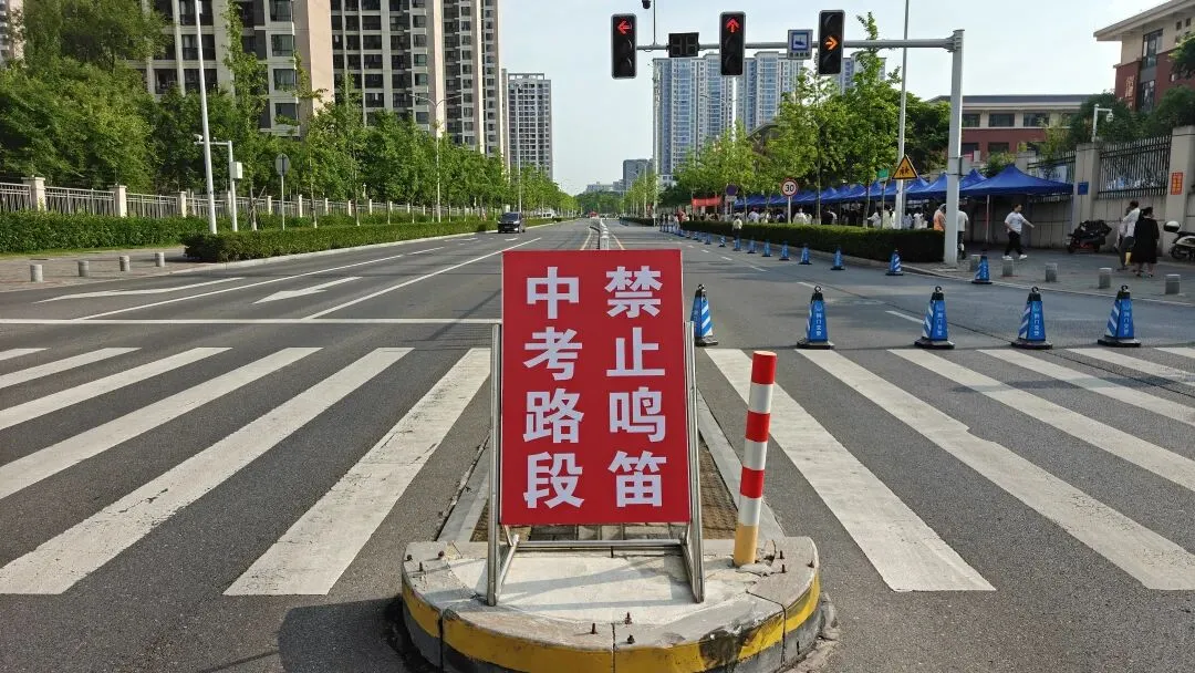 现场直击!今日荆门中考,这一幕幕令人动容...-第33张图片-四季读书网 现场直击!今日荆门中考,这一幕幕令人动容...-第33张图片-四季读书网
