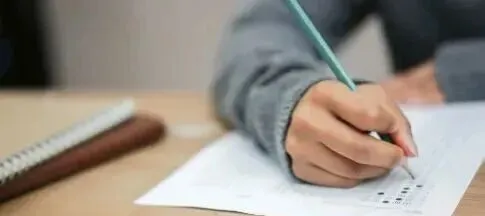中考午休,90%的家长都在做这3件“毁娃”的事!现在改还来得及-第1张图片-四季读书网