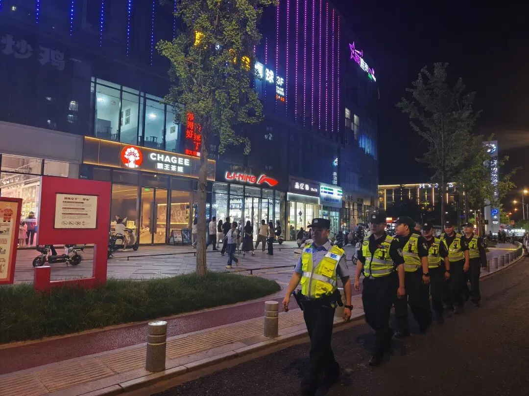 中考首日,阎良公安全力护航!-第7张图片-四季读书网 中考首日,阎良公安全力护航!-第7张图片-四季读书网