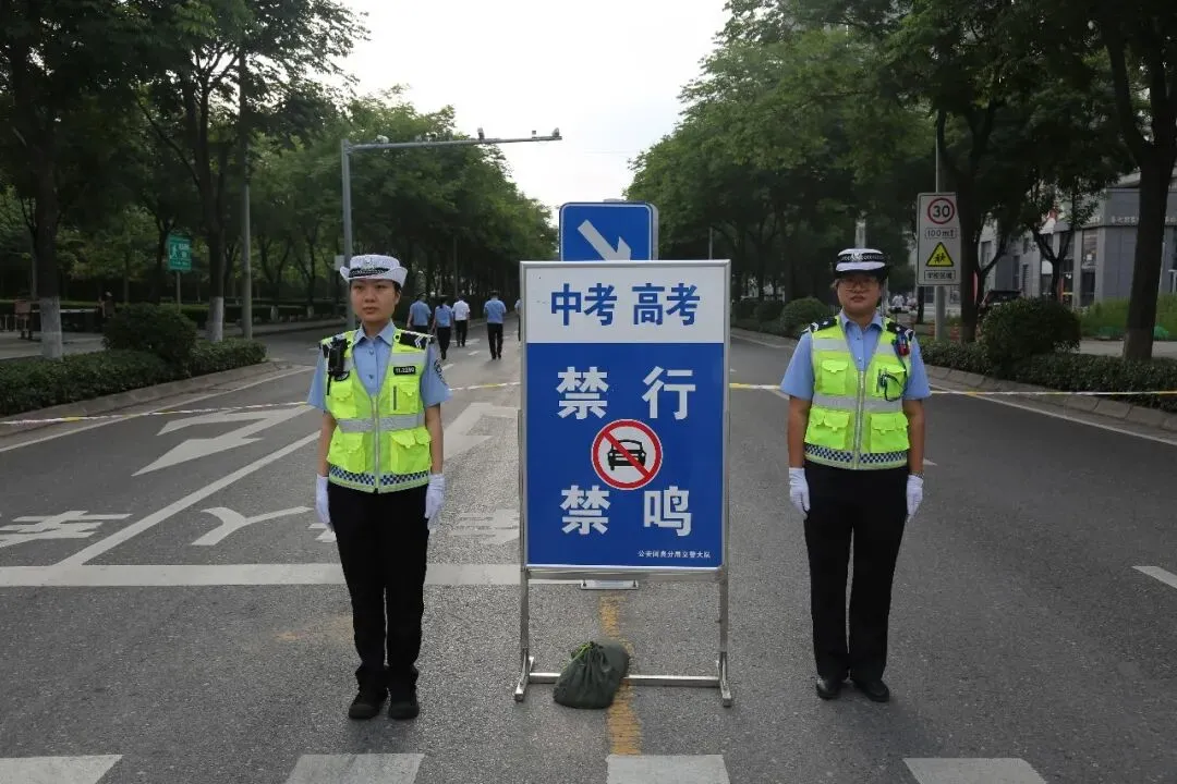 中考首日,阎良公安全力护航!-第11张图片-四季读书网 中考首日,阎良公安全力护航!-第11张图片-四季读书网