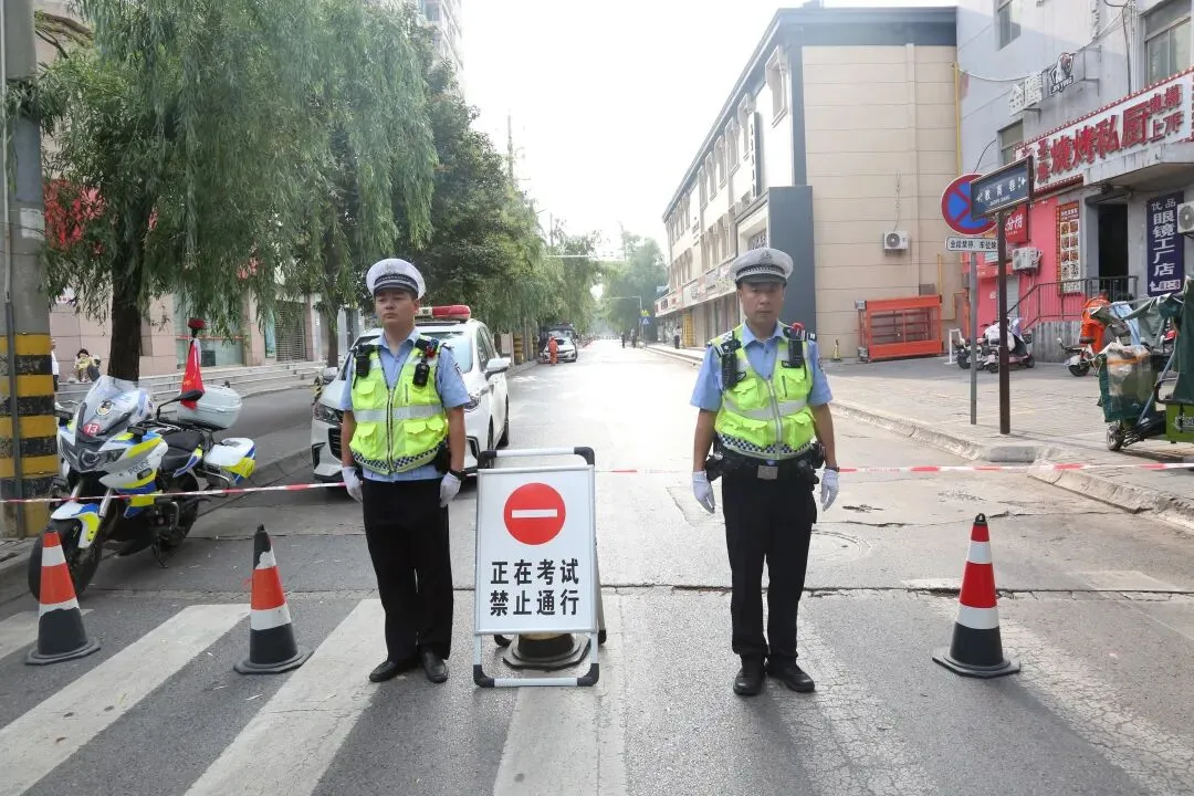 中考首日,阎良公安全力护航!-第13张图片-四季读书网 中考首日,阎良公安全力护航!-第13张图片-四季读书网