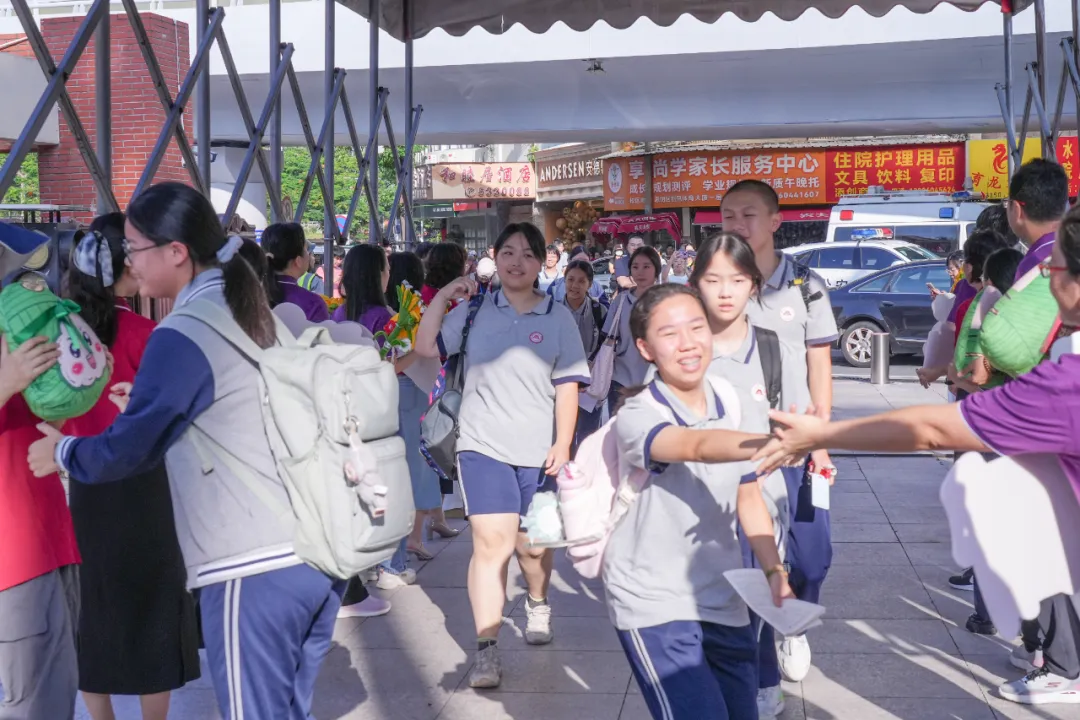 今天厦门5.32万人赶考!2026福建中考作文题是:把“应该的”刻进生活-第9张图片-四季读书网