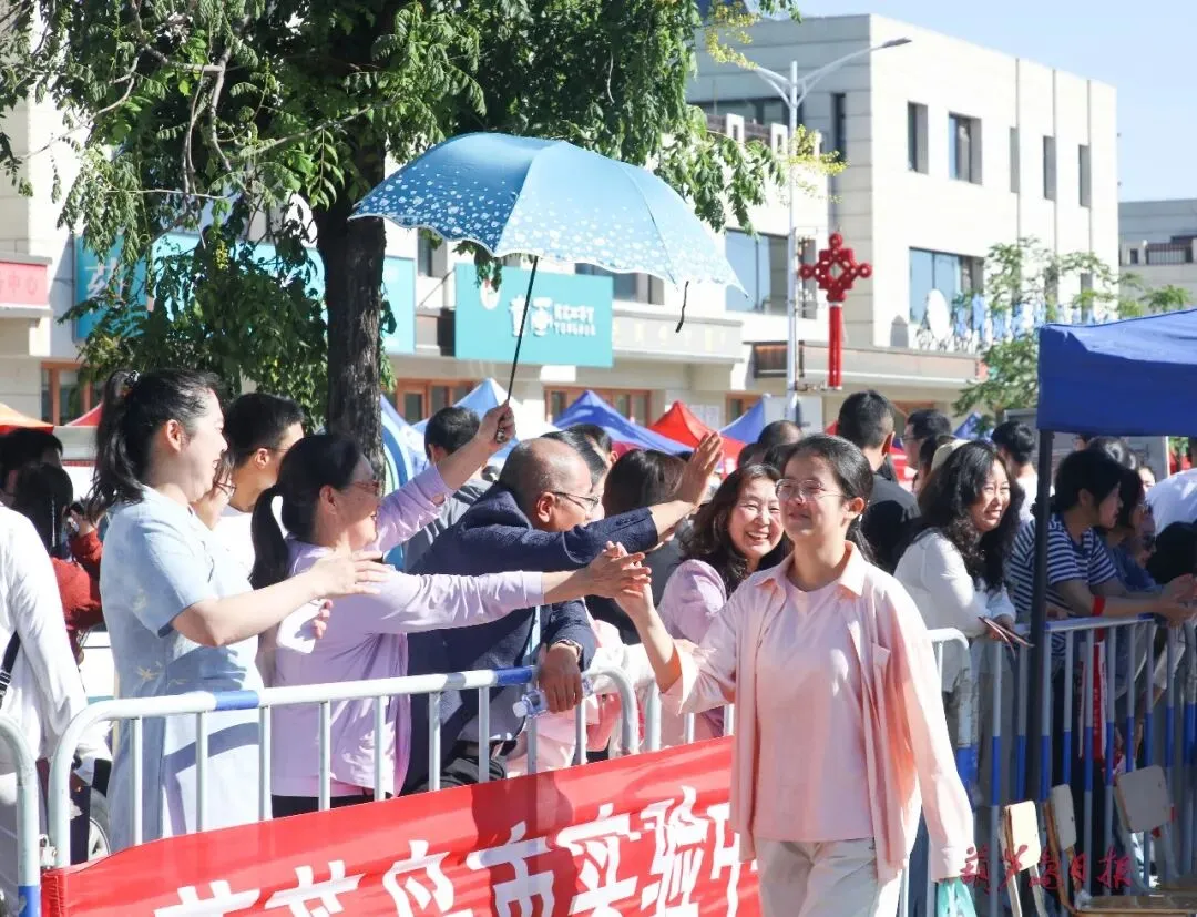中考加油 | 提笔赴考场 温情伴少年-第1张图片-四季读书网 中考加油 | 提笔赴考场 温情伴少年-第1张图片-四季读书网