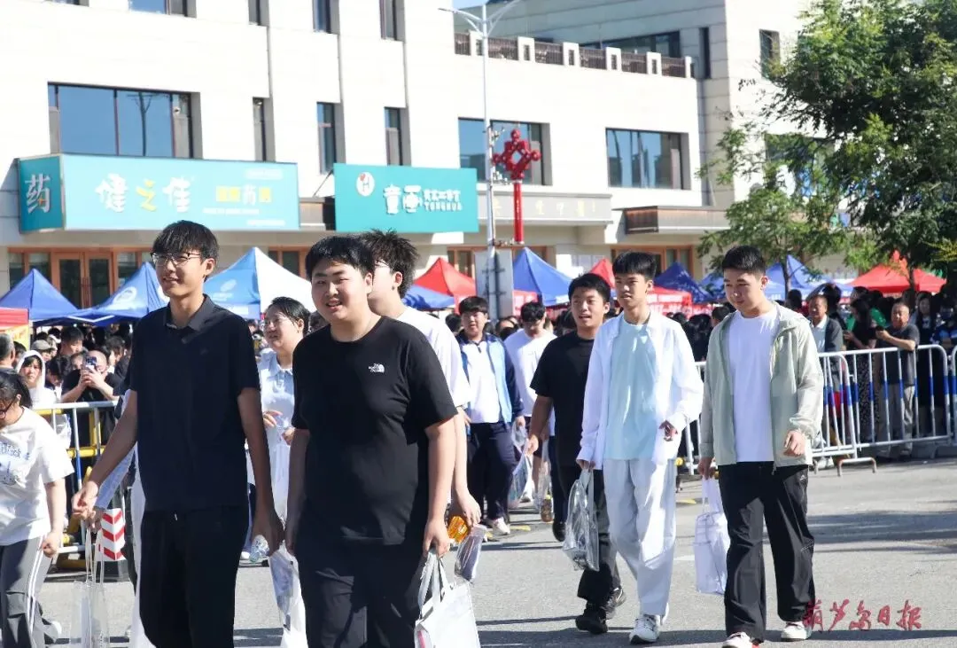 中考加油 | 提笔赴考场 温情伴少年-第3张图片-四季读书网 中考加油 | 提笔赴考场 温情伴少年-第3张图片-四季读书网