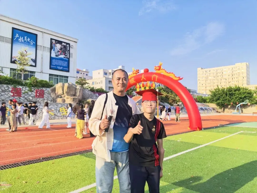 当中考遇见父亲节:以笔为礼,不负陪伴,奔赴山海-第29张图片-四季读书网 当中考遇见父亲节:以笔为礼,不负陪伴,奔赴山海-第29张图片-四季读书网