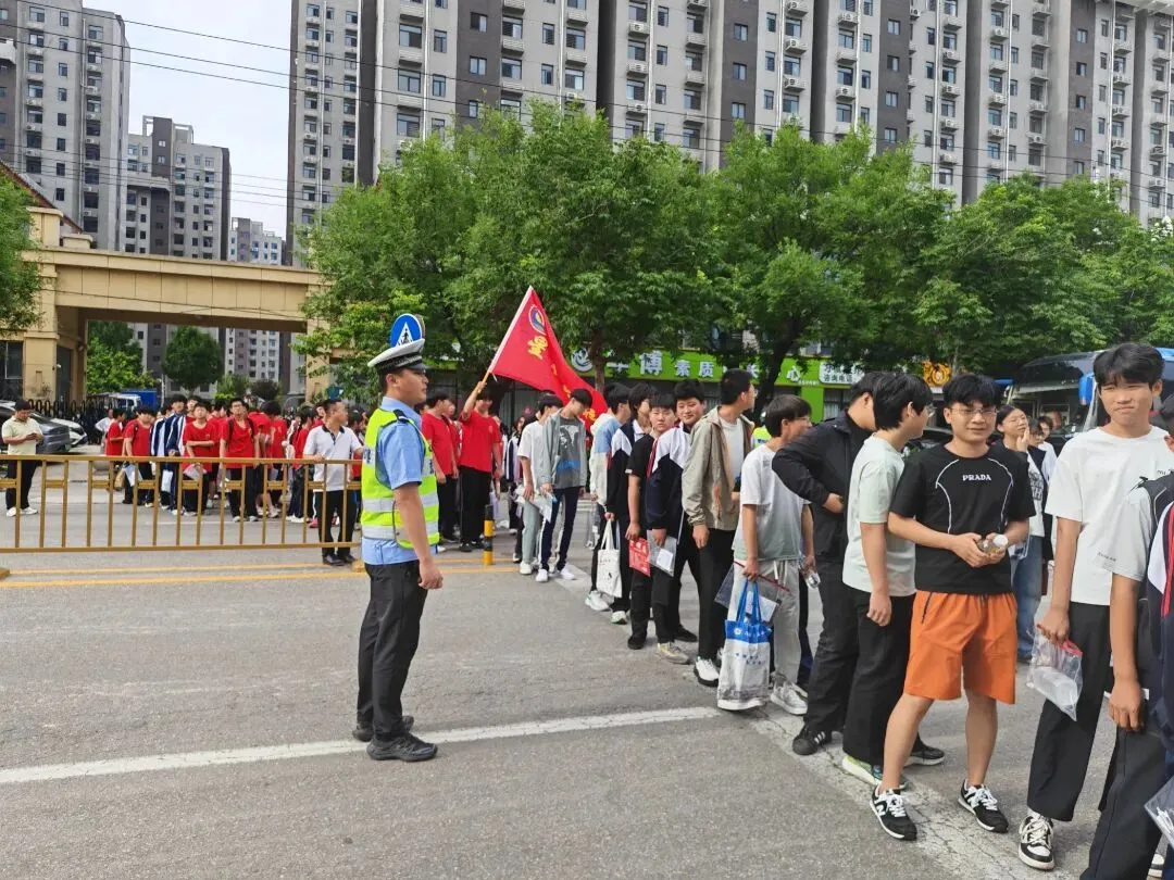 护航中考 | 你奋笔疾书,我倾情守护!-第10张图片-四季读书网 护航中考 | 你奋笔疾书,我倾情守护!-第10张图片-四季读书网