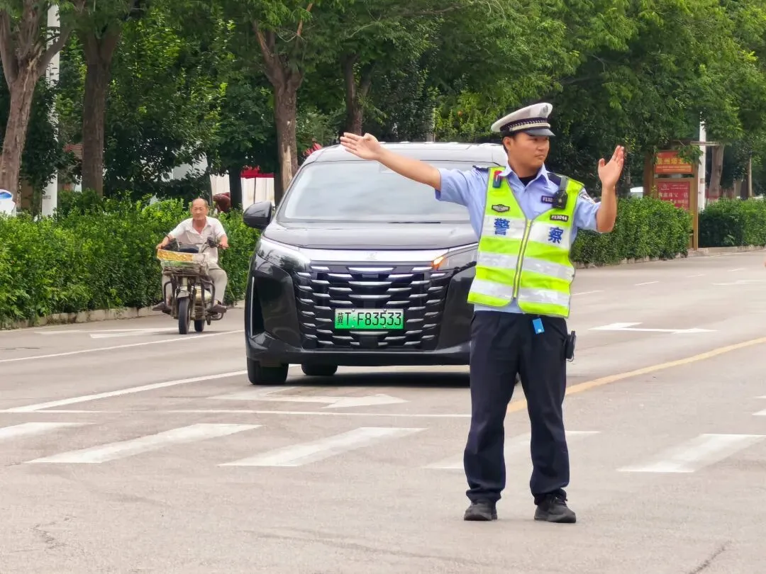 护航中考 | 你奋笔疾书,我倾情守护!-第12张图片-四季读书网 护航中考 | 你奋笔疾书,我倾情守护!-第12张图片-四季读书网