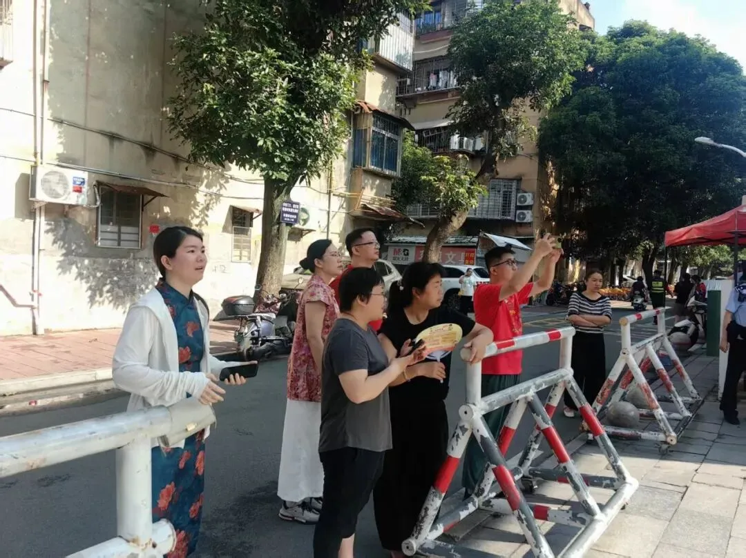 刚刚!福建中考作文题出炉!-第9张图片-四季读书网